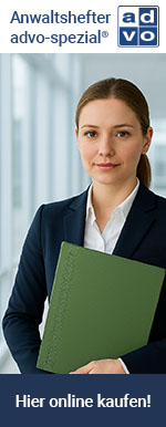 Werbebanner für den Onlineshop advo-spezial.de - auf dem Bild ist eine Rechtsanwältin zu sehen, die einen advo-spezial Anwaltshefter in ihrer linken Hand hält.